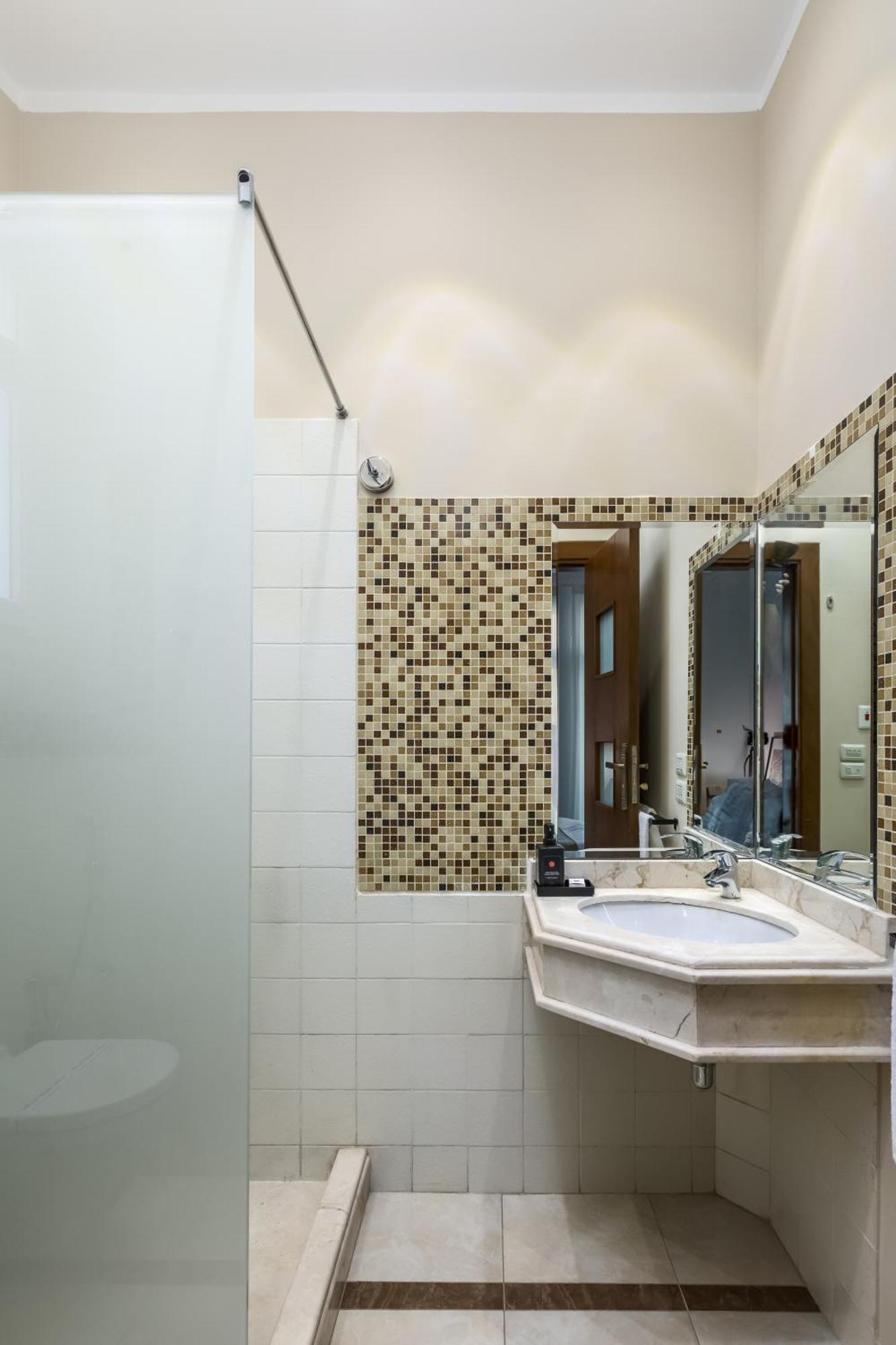 Livingville The Two-Fifty Kairo Bagian luar foto